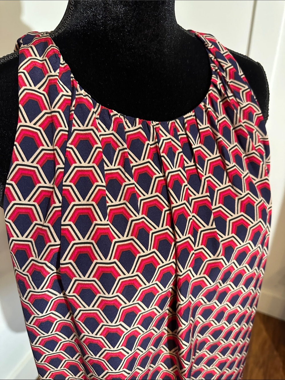 Trina Turk * 100% Silk Ladies Sleeveless Dressy Tank. Sz L - Picture 2 of 11